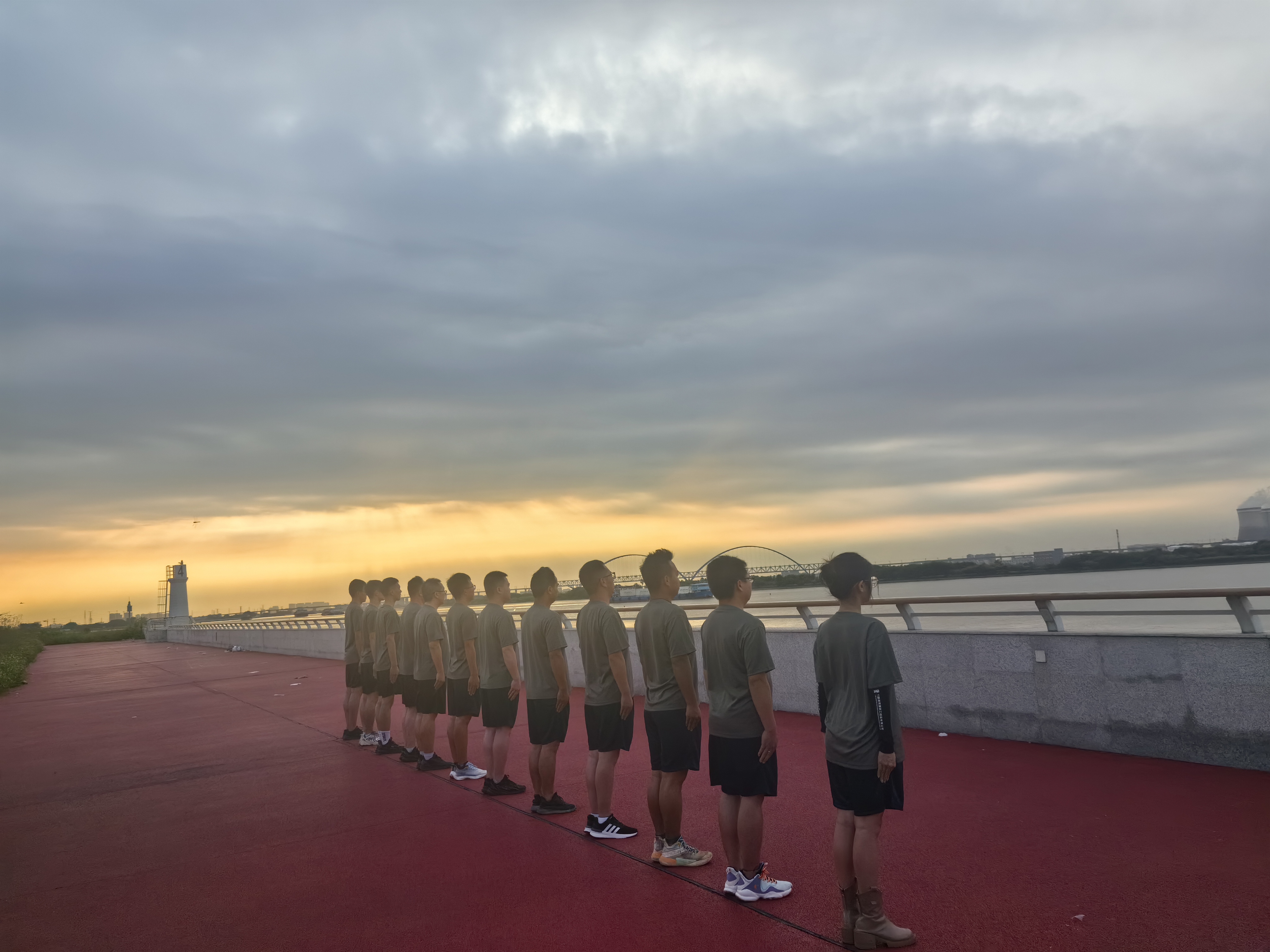 集團報紙3版《拓展幸?？臻g》欄目青春實踐拓展，賦能建證力量+四局土木.jpg